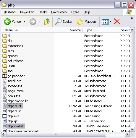 In de map php staan de bestanden php.ini-dist en php4ts.dll